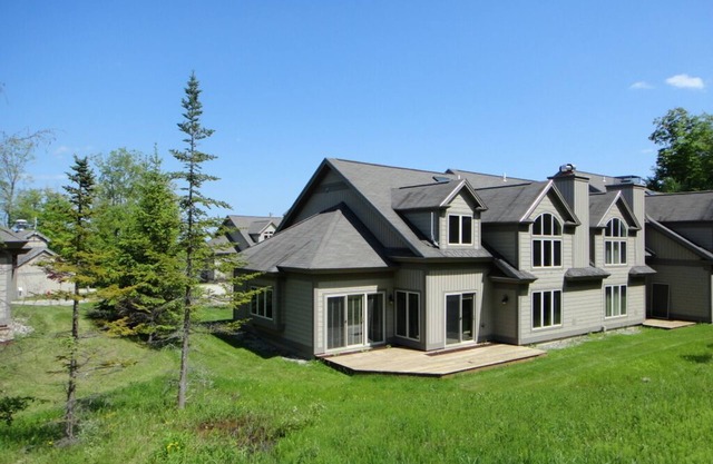 Ski On/Off ~ Beautiful Corner Unit ~ Well-Equipped And Perfect For Families!
