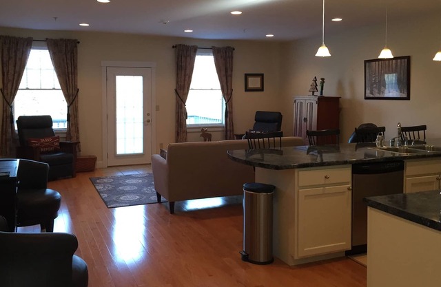 Ski Or Snowmobile, Spacious Luxury Condo 6 Miles South Of Sugarloaf.