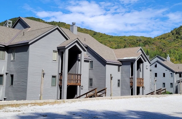Ski, RIde, Walk On/Off Condo On Pico at Killingtonn