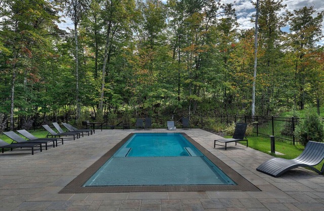 Ski Tremblant-Verbier Condo 2 free parking spa/gym