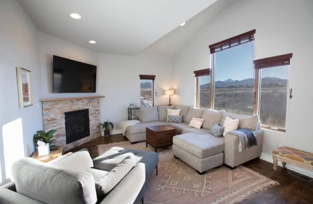 Ski Winter Park OMG Views Family-Friendly Cozy+Modern HotTub EVCharger