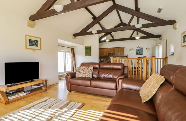 SKIDDAW, pet friendly, luxury holiday cottage in Cockermouth