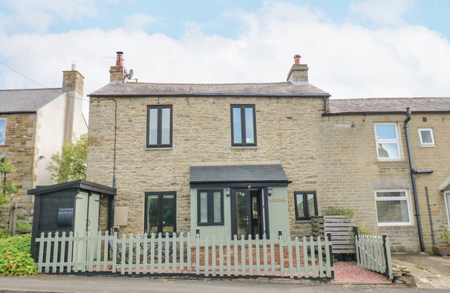 SKOVHAVEN, pet friendly, with open fire in Catton