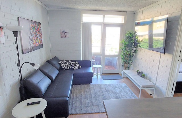 Sky High on Arundel Apartment - 4 minutes walk from the Fremantle Markets