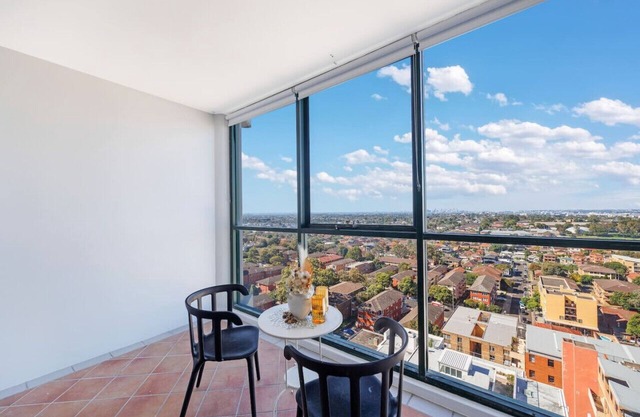 Sky-view 2B2B1G in Hurstville -1 min to Westfield
