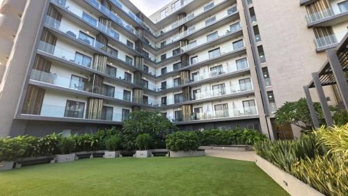 Sky View Condo at Lennox