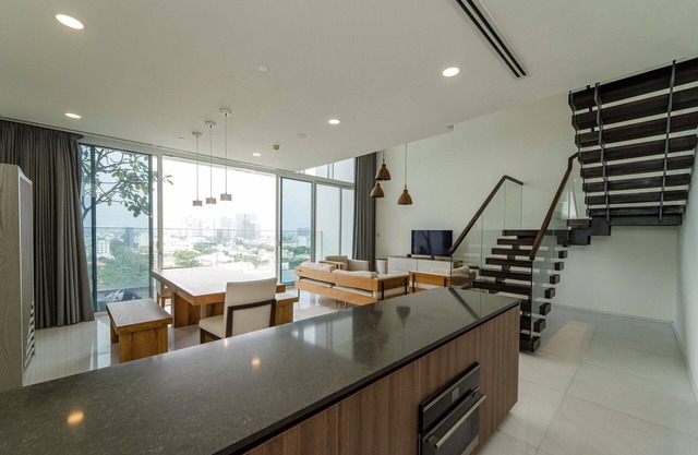 SKY VILLAS - Centre Saigon- Mordern & Fancy DUPLEX