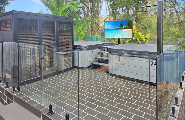 Skyes Beach House-Views, Spas, Sauna, Arcade Games