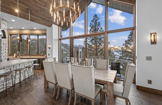Skyes Peak - Beautiful NEW home with breathtaking views of the Mountains