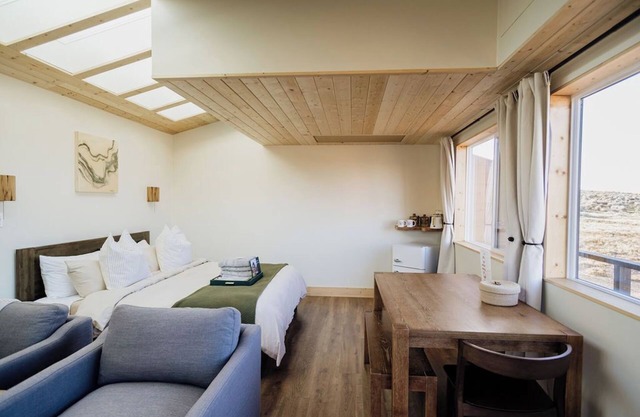 Skylight Casita, Solar Powered, AC and Heating, near National Parks