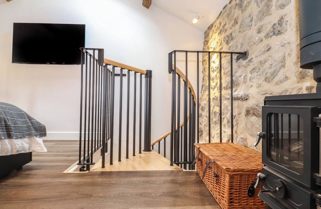 SKYLIGHT RETREAT, pet friendly, with a garden in Ingleton