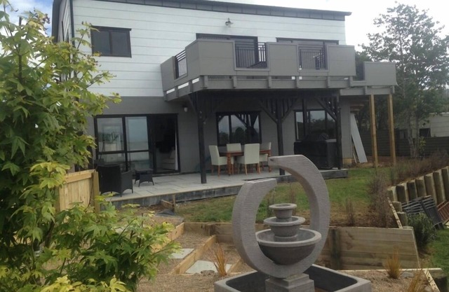 Skyline Apartments Raglan (Lower Apartment)