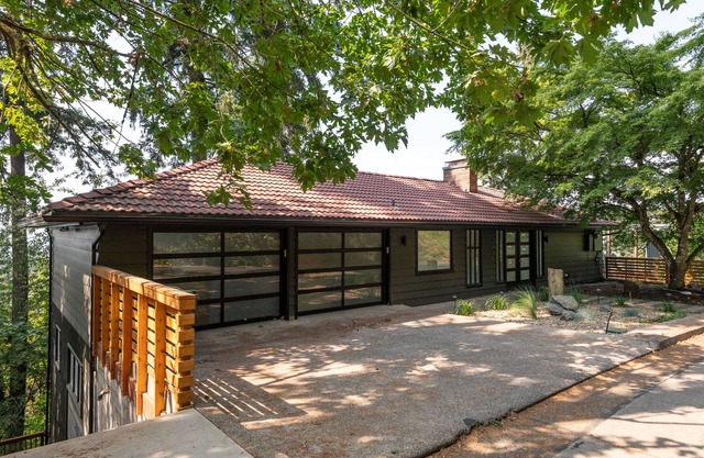 Skyline - entire modern 3-bedroom house with game room, sauna and views!