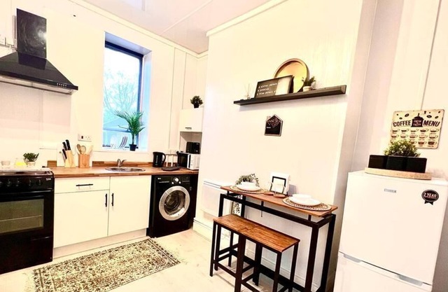 Skyline king Beautiful 1-Bed Apartment in Swansea