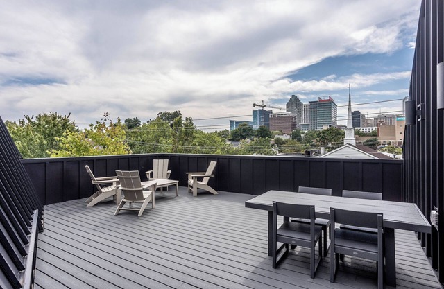 Skyline Loft - Downtown Rooftop with Skyline View!