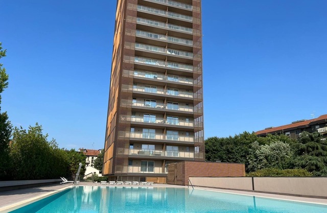 SKYLINE LUXURY APARTMENT