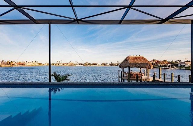 Skyline Paradise5Bed Retreat Pool/Jacuzzi/onwater