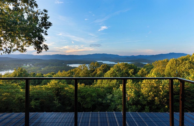 Skyline Sanctuary - Panoramic View Wellness Stay with Hot Tub