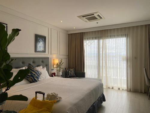 SkylineView Golden Bay Danang