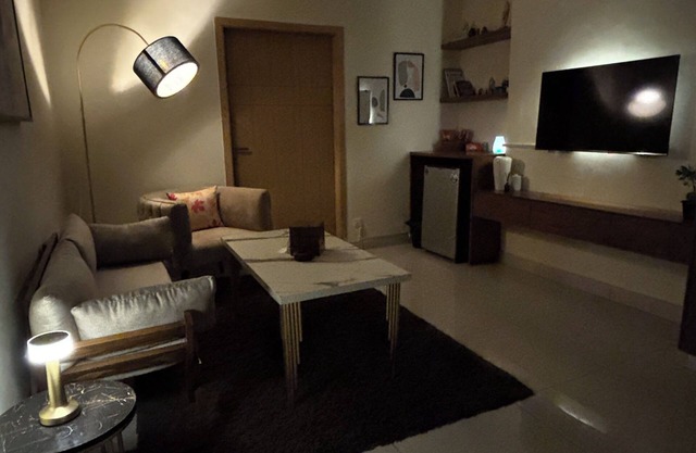 Skyluxe Cozy Designer Suite + Rooftop Pool Self-Checkin