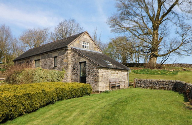 SLADE TOPS, pet friendly, with open fire in Ilam, Staffordshire