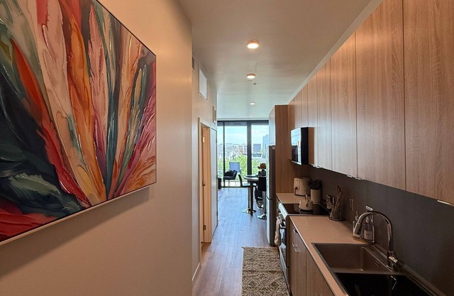 SLC Studio near the Best restaurants in town!