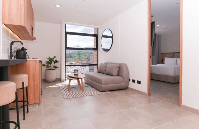 Sleek 1BR Pad - Cowork, Jacuzzi, Village