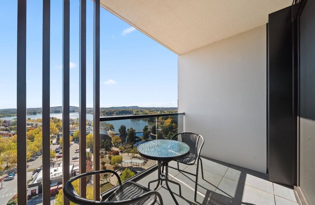 Sleek 2-Bed Apartment with Rooftop Garden Access