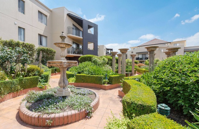 Sleek 2-Bed Apartment in Vibrant Kingston