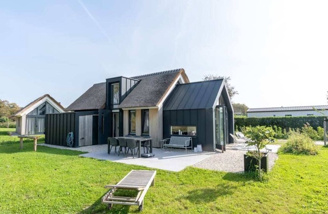 Sleek and contemporary with a finish of natural materials! In this 4-person chalet with spacious ter