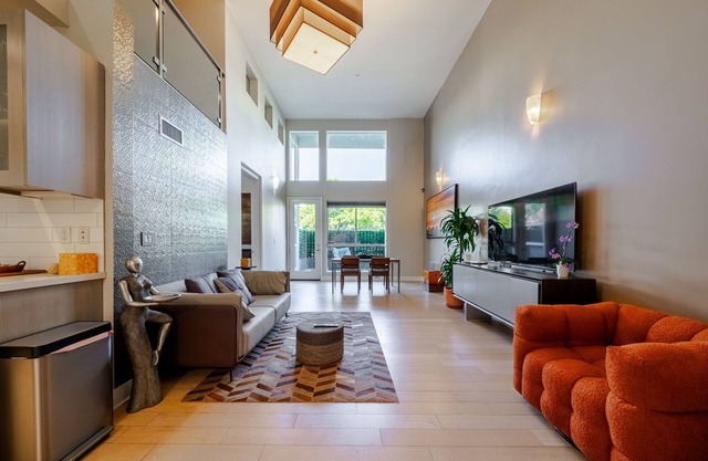 Sleek Art Loft in Beverly Grove