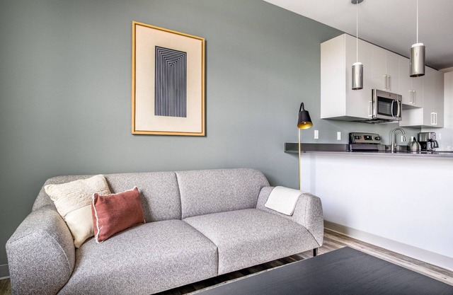 Sleek Brighton 1BR w/W/D, Pool, near T & Restaurants, by Blueground