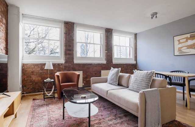 Sleek Clerkenwell 2BR, nr Stations, Bars & Restaurants, by Blueground