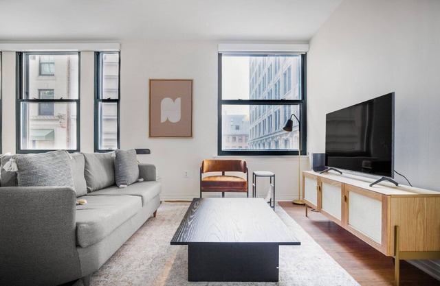 Sleek Downtown 1BR w/W/D, Doorman, near Chinatown T, by Blueground