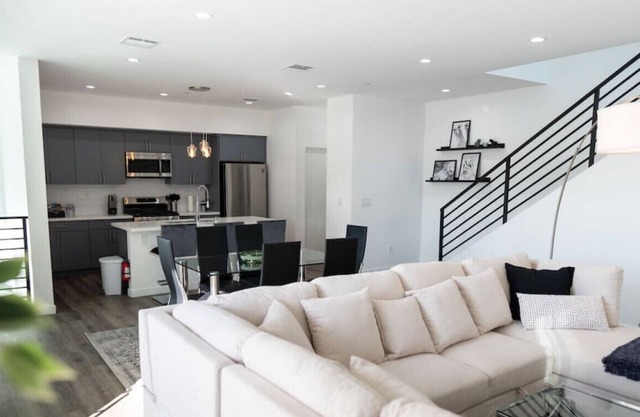 SLEEK, ELEGANT 3-BEDROOM HOME NEWLY BUILT IN 2021! (p51)