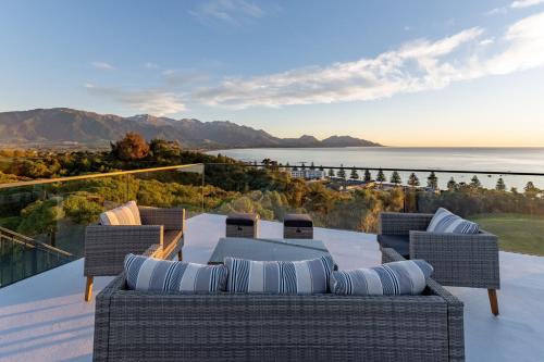 Sleek, Elevated Views, Hidden