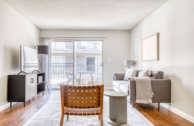 Sleek Glendale 1BR w/Gym, Pool, Lounge, walkable location, by Blueground