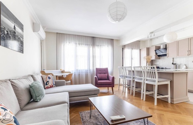 Sleek, Luminous, Central Flat 10 min to Moda