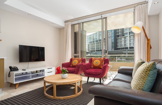 Sleek Studio Apartment on the Canals