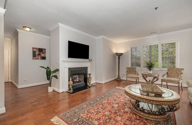 Sleek & Stylish Condo In Southpark 3 Bedroom Home by RedAwning