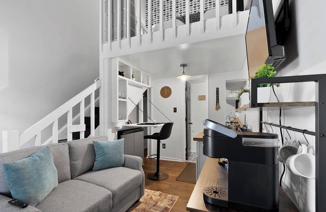 Sleek Urban Loft Dwntown Raleigh