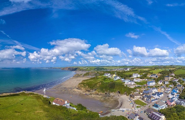 Sleekstone, Holiday Home Broad Haven, Sleeps 7, 4 bedrooms, bathrooms