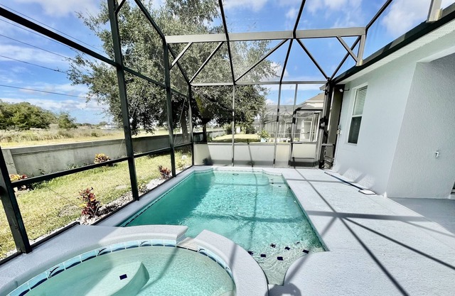 SLEEP 10 ,2 master bedrooms, family, kids friendly, high speed internet, RV/EV