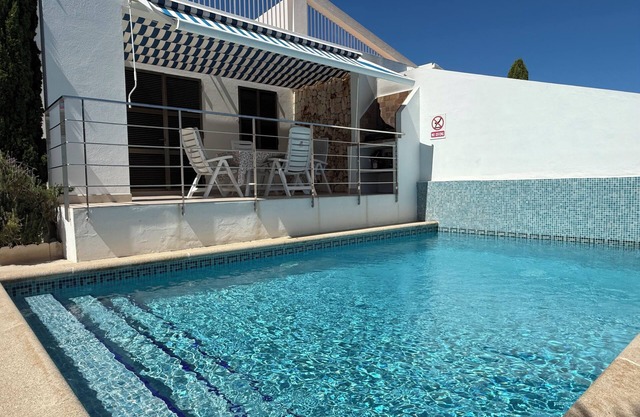 Sleep 5-6 in a beautiful villa near the sea with private pool & garden