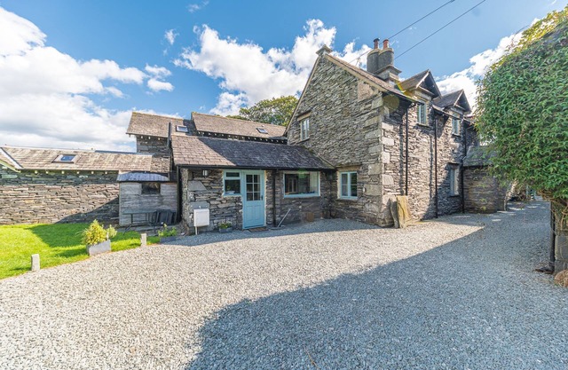 Sleep 6, 3 bedroom Lake District Cottage, close to village, lake and beautiful walks