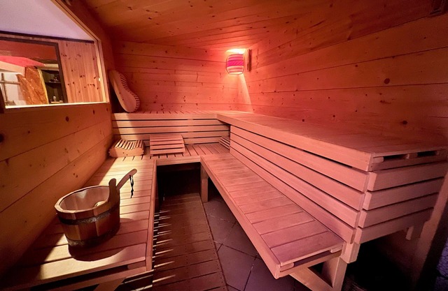 Sleep in the SPA with water bed, wood-burning sauna, emotional shower and Kneipp