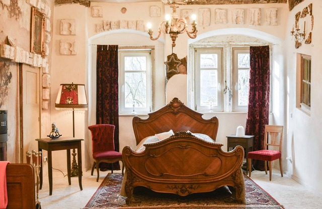 Sleep like in a fairy tale - group accommodation for 10 people in Weitersroda Castle