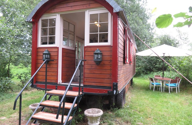 "Sleeping Beauty" idyllically situated pack wagon, accommodation close to nature in the Westerwald