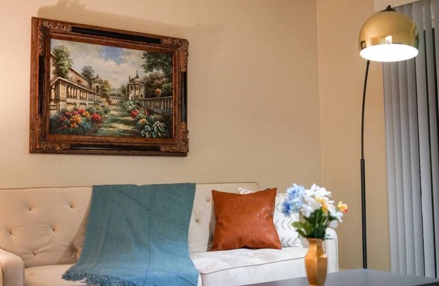 Sleepover: Magical 1BD/1BA + Balcony - OKCn