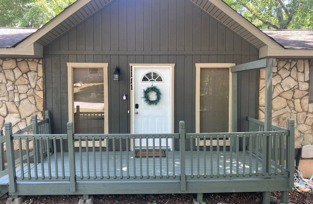Sleeps 10, 5 Bedroom Home, Peaceful Neighborhood w/Community Pool Access